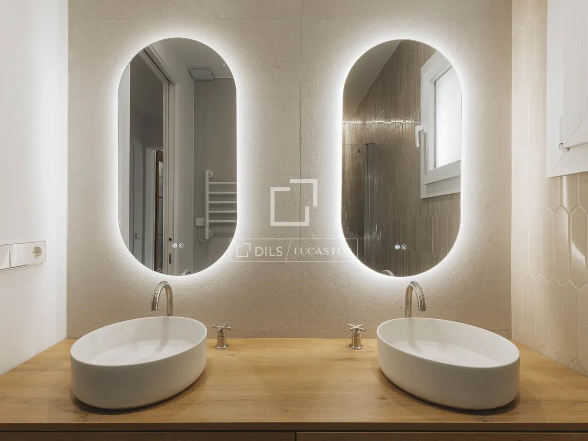 Excellent 3 Bedroom apartment with 42m² terrace for sale in Eixample Left, Barcelona