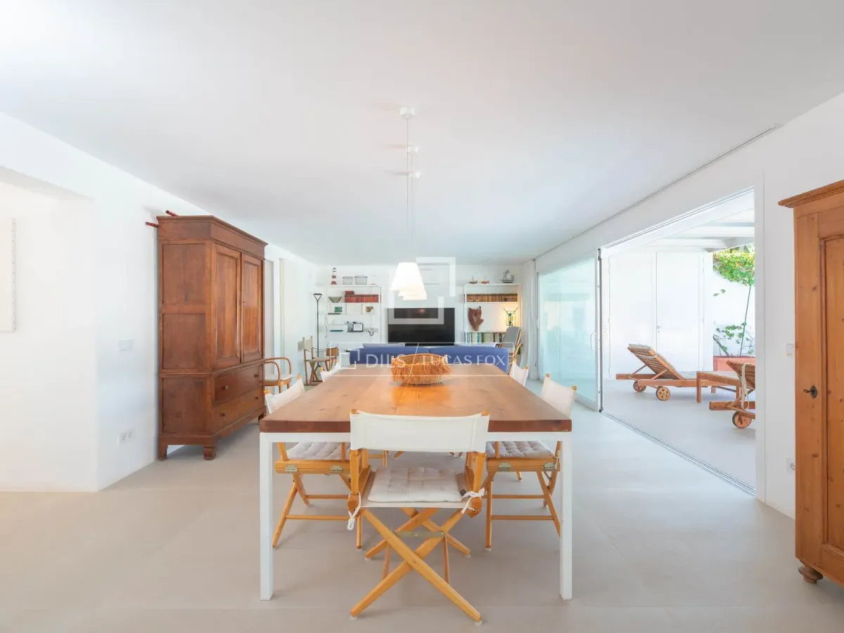Excellent 3-bedroom house for sale in Cap Martinet, Ibiza