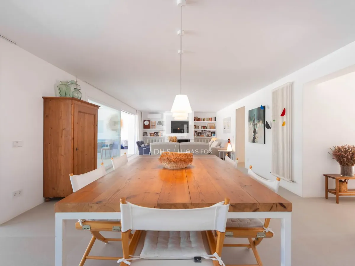 Excellent 3-bedroom house for sale in Cap Martinet, Ibiza