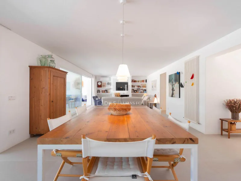 Excellent 3-bedroom house for sale in Cap Martinet, Ibiza