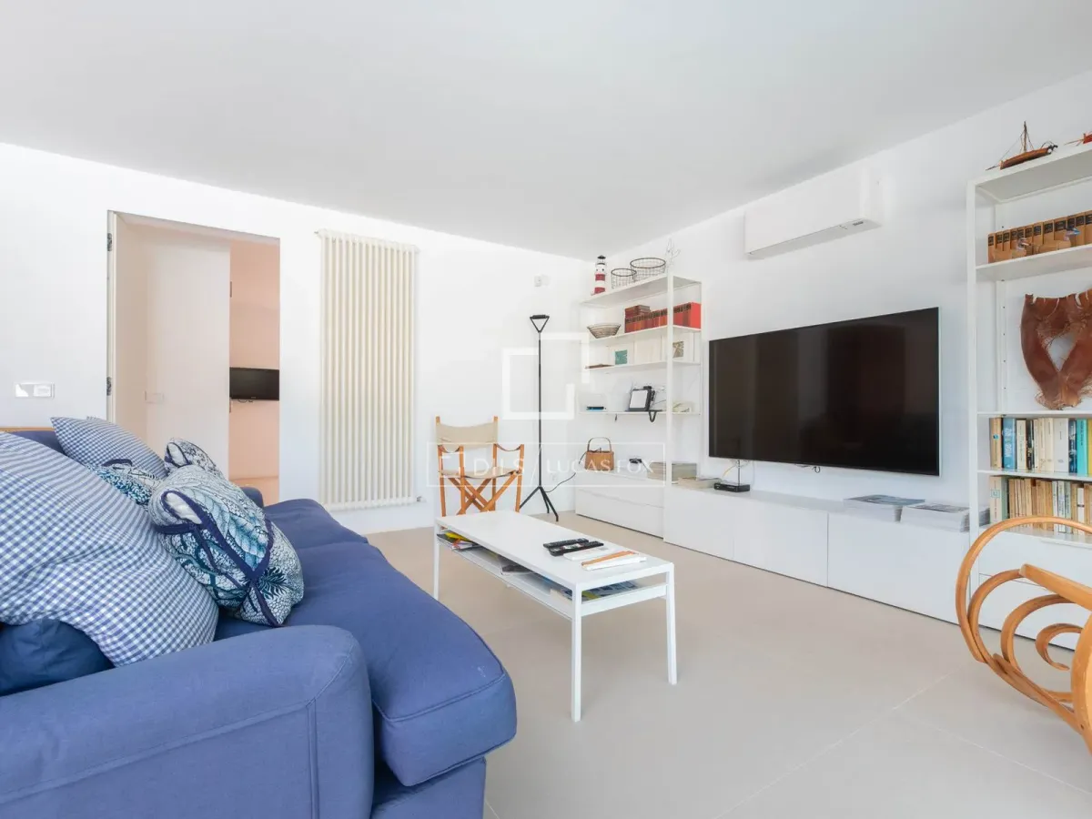 Excellent 3-bedroom house for sale in Cap Martinet, Ibiza