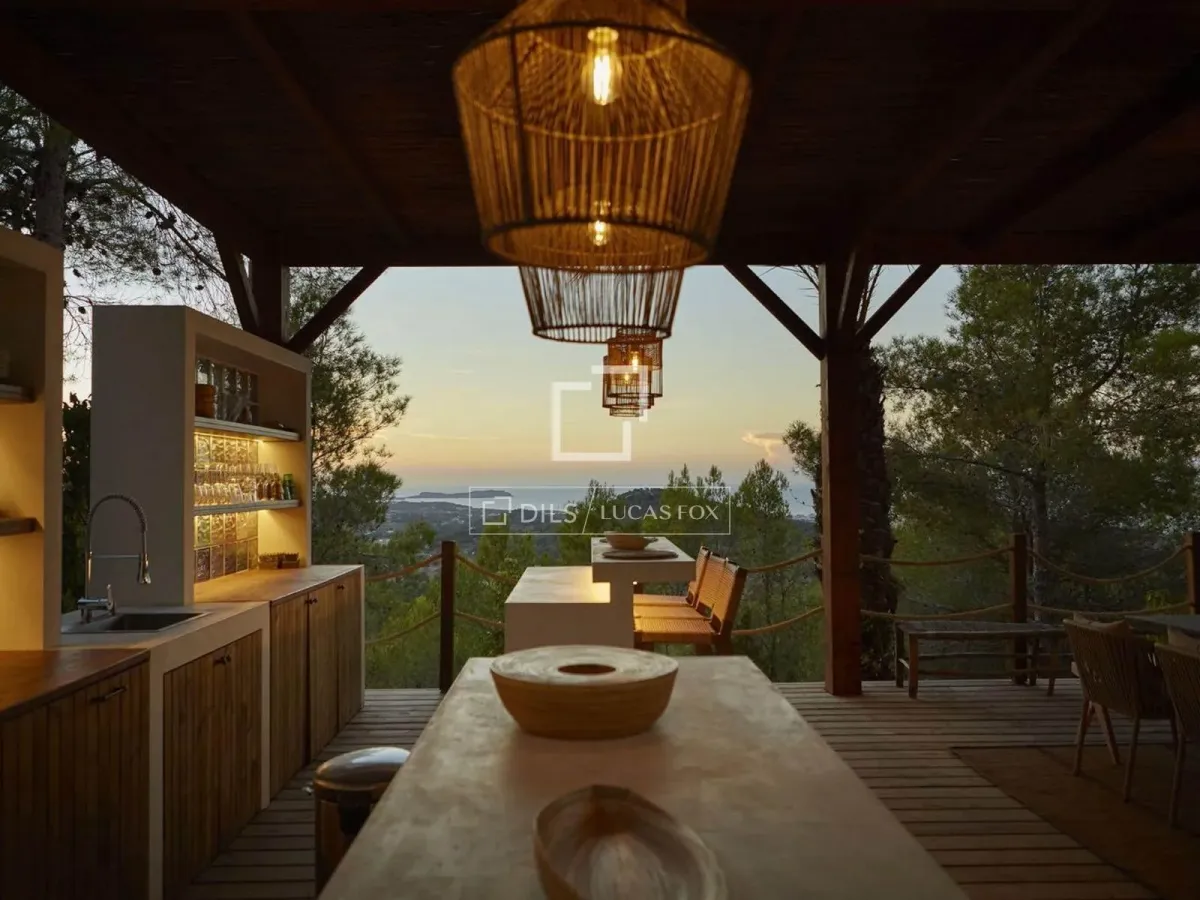 Luxury 5-bedroom villa for sale in Ibiza with a tourist licence and sea views