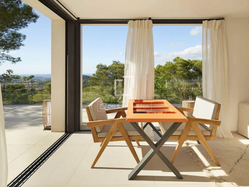 Luxury 5-bedroom villa for sale in Ibiza with a tourist licence and sea views