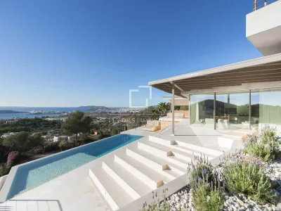 Luxury villa with breathtaking views and endless amenities for comfort and recreation