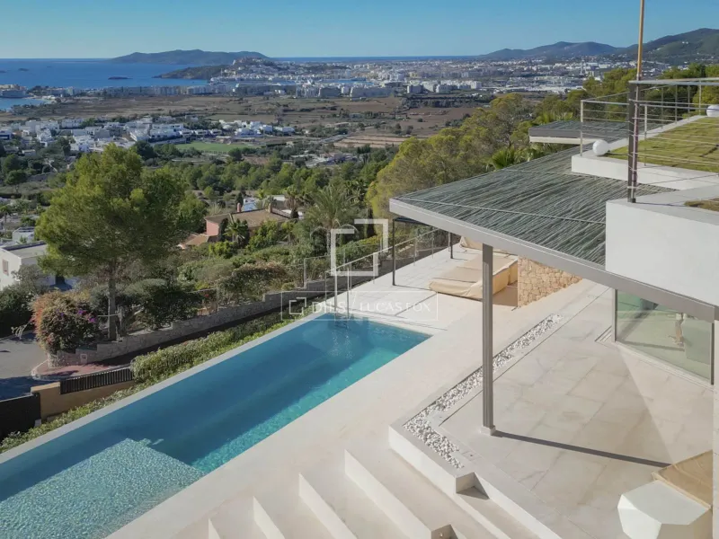 Luxury villa with breathtaking views and endless amenities for comfort and recreation