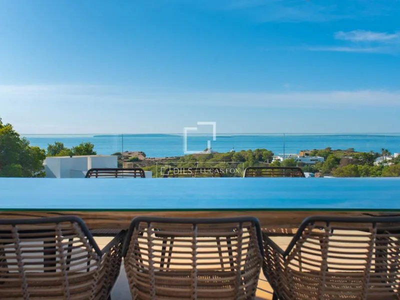 Luxury villa with breathtaking views and endless amenities for comfort and recreation