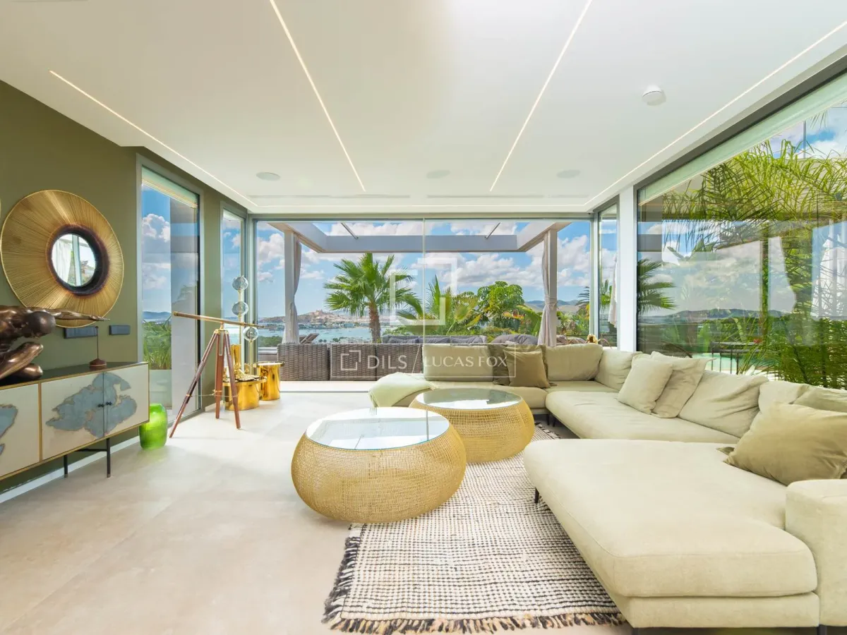 Luxury villa with breathtaking views and endless amenities for comfort and recreation