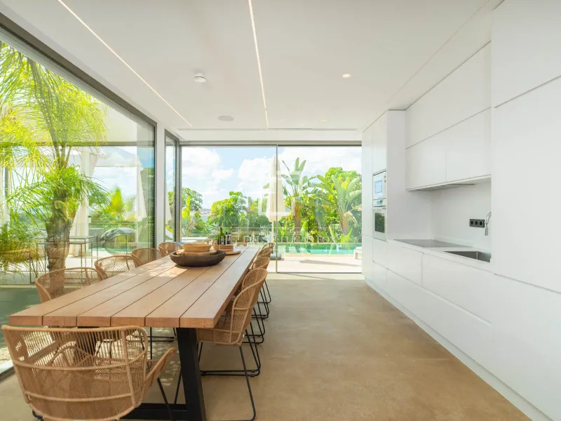 Luxury villa with breathtaking views and endless amenities for comfort and recreation