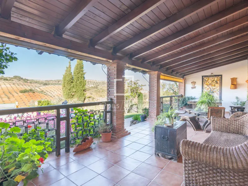 Excellent 7-bedroom country house for sale in Salinas, near Málaga