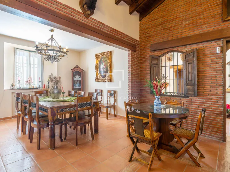 Excellent 7-bedroom country house for sale in Salinas, near Málaga