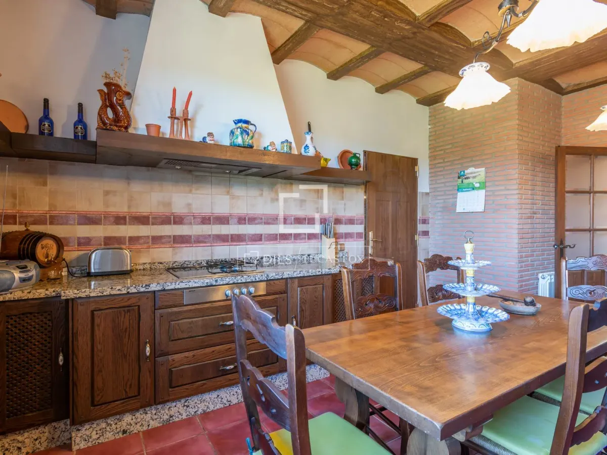 Excellent 7-bedroom country house for sale in Salinas, near Málaga