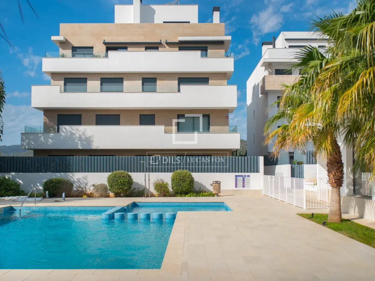 Excellent 2-bedroom penthouse for sale close to Ibiza Town