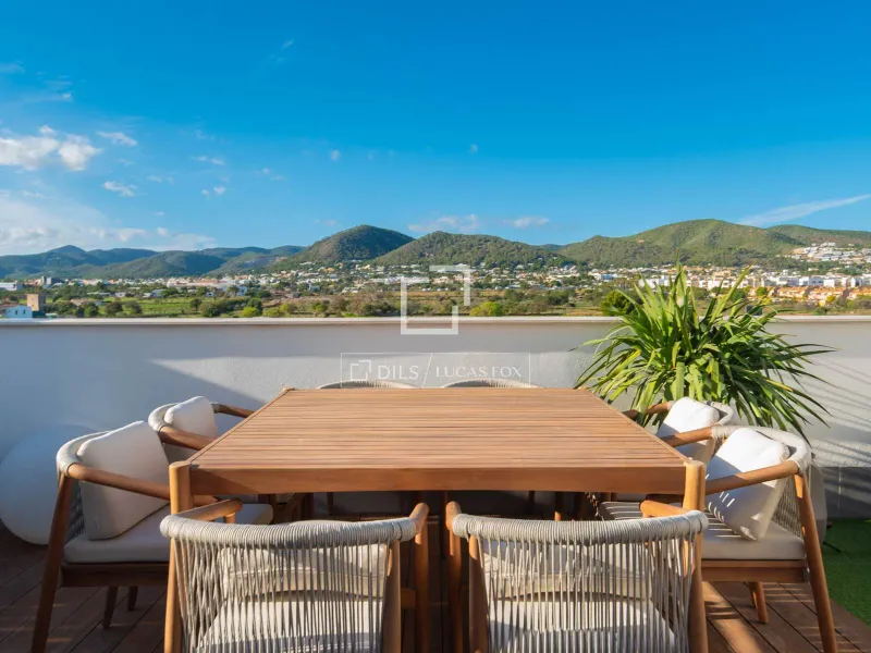 Excellent 2-bedroom penthouse for sale close to Ibiza Town
