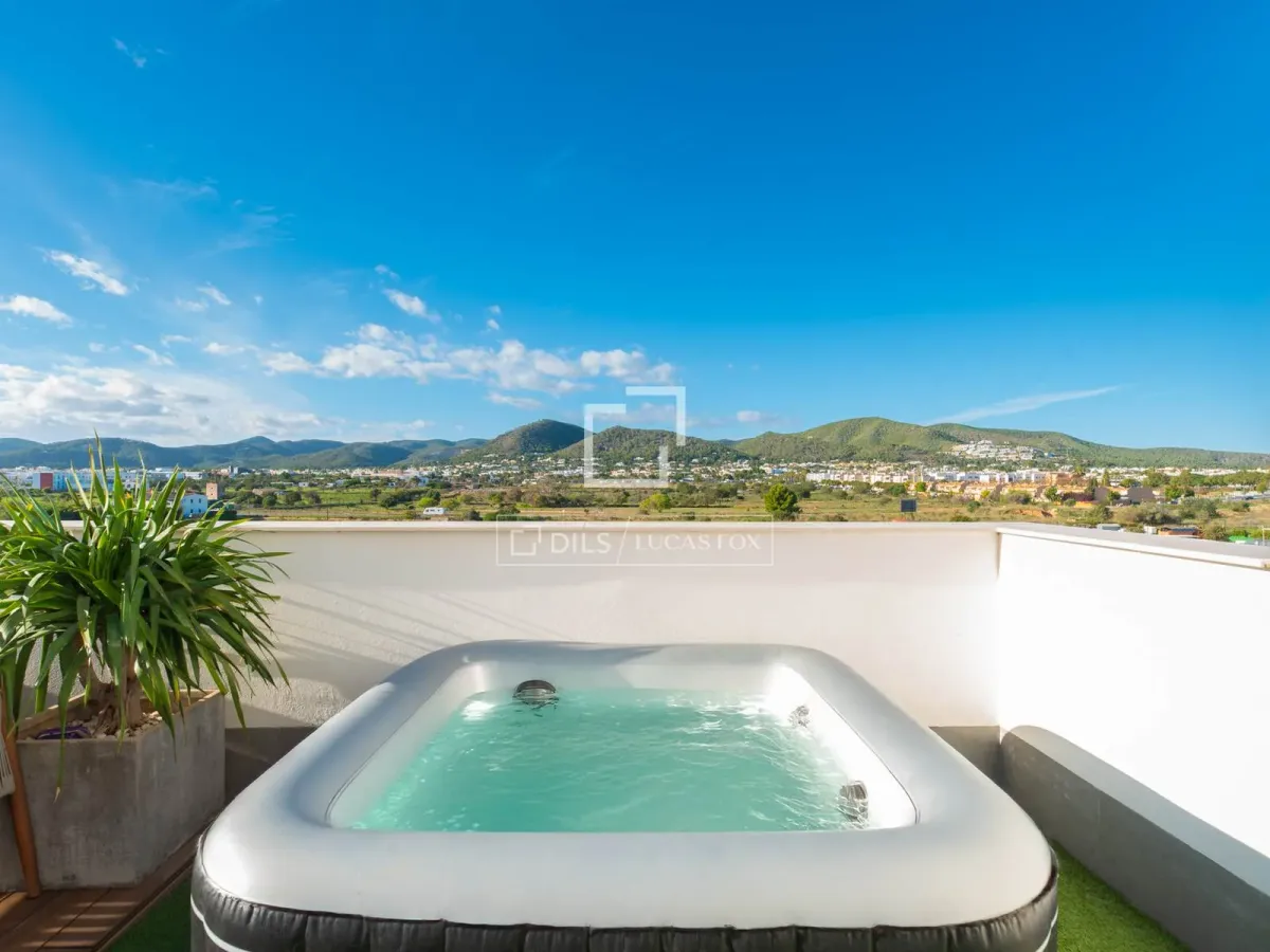 Excellent 2-bedroom penthouse for sale close to Ibiza Town