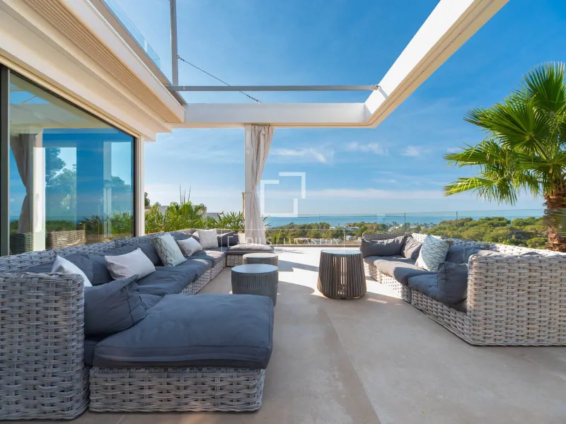 Excellent 5-bedroom villa for sale in Ibiza Town