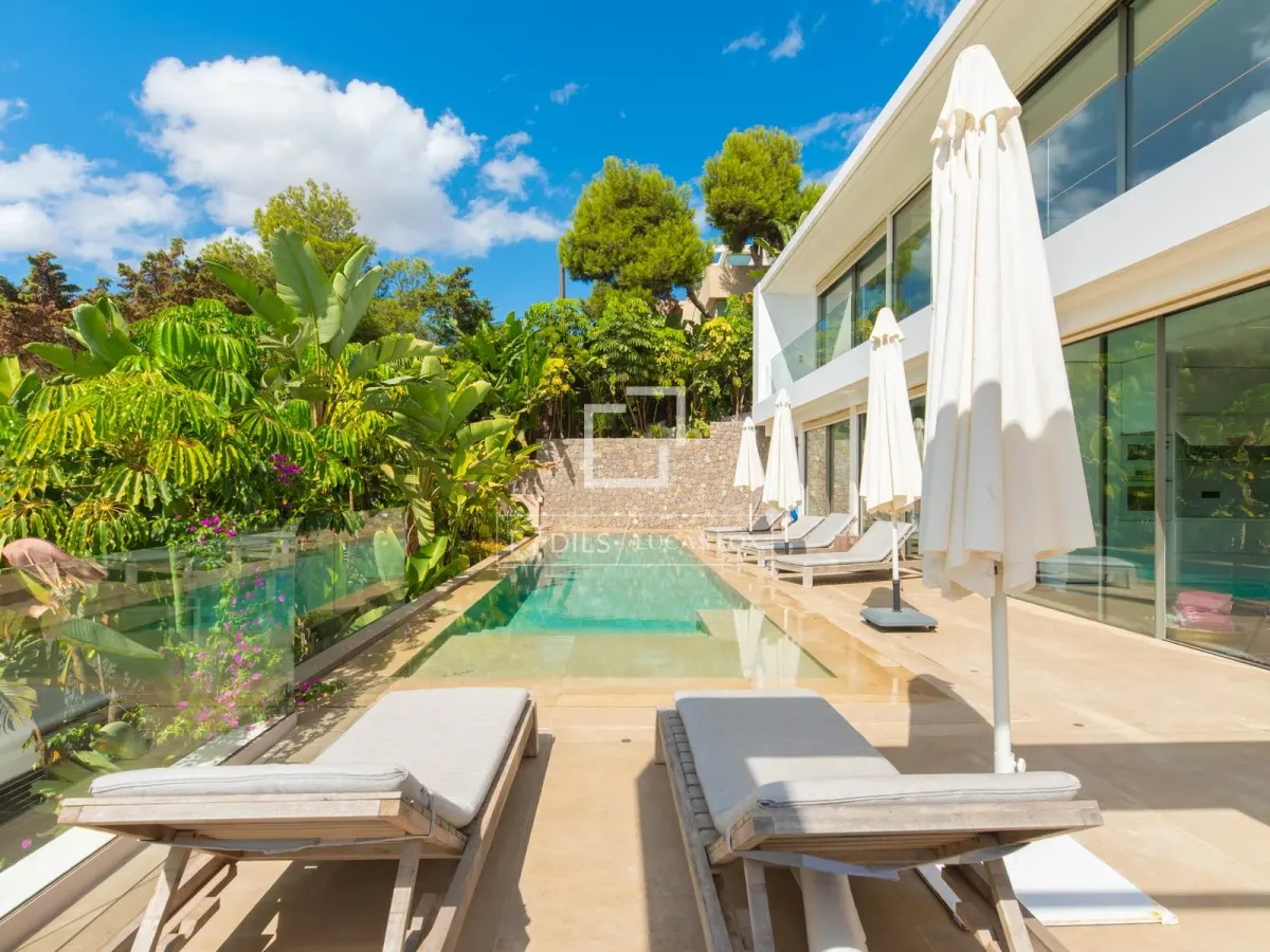 Excellent 5-bedroom villa for sale in Ibiza Town