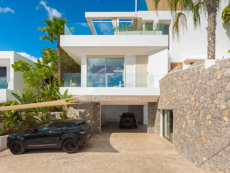 Excellent 5-bedroom villa for sale in Ibiza Town