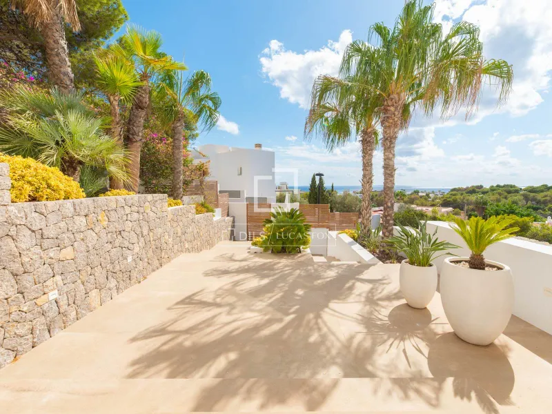 Excellent 5-bedroom villa for sale in Ibiza Town