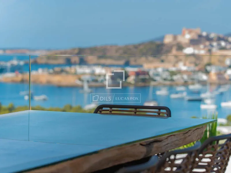 Excellent 5-bedroom villa for sale in Ibiza Town