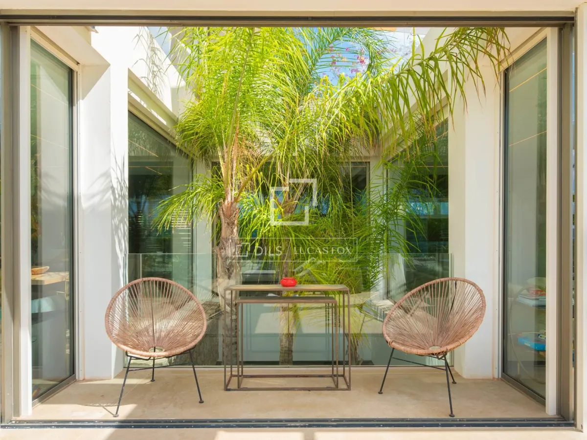 Excellent 5-bedroom villa for sale in Ibiza Town