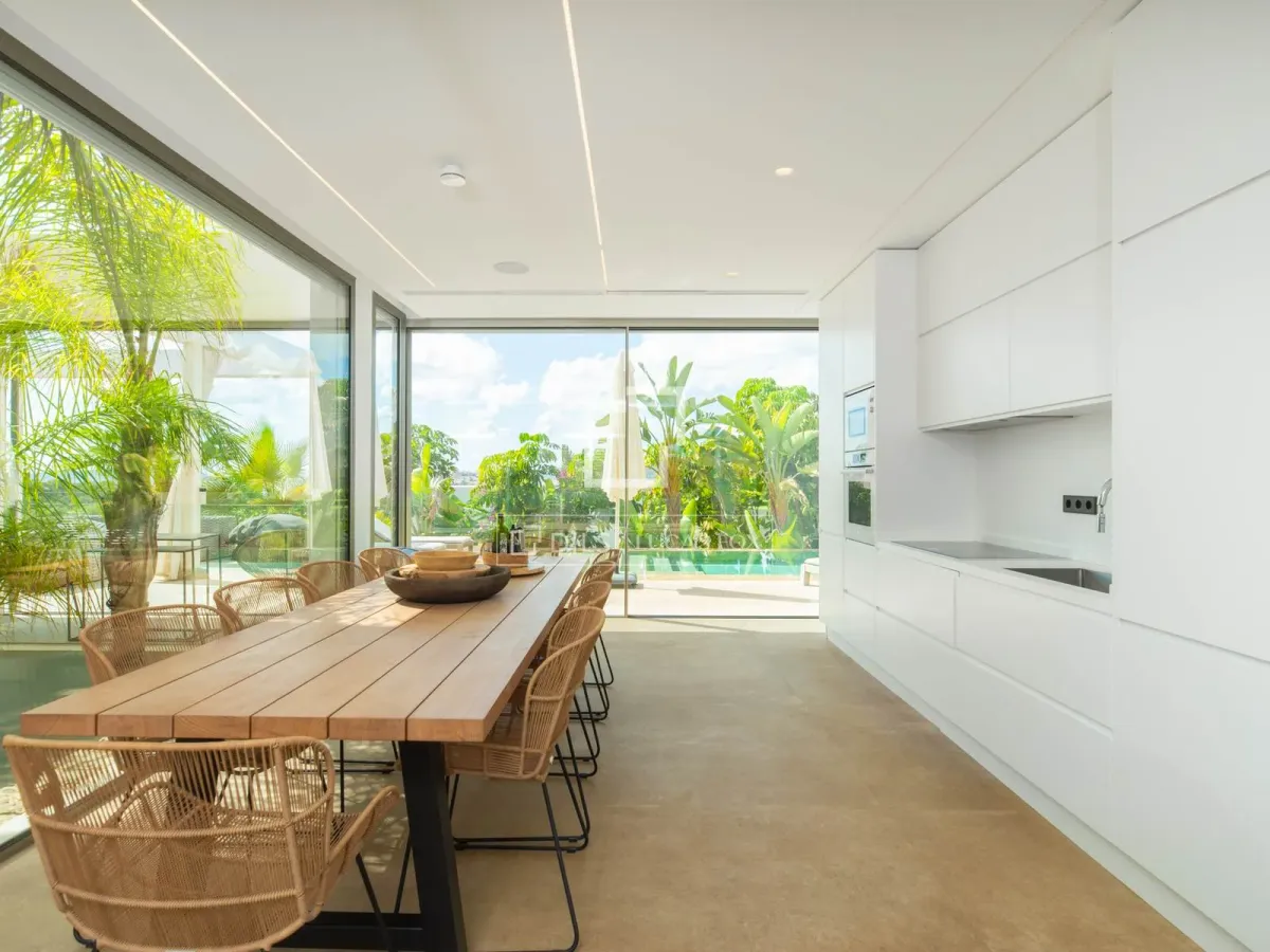 Excellent 5-bedroom villa for sale in Ibiza Town