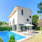 Exclusive detached 4-bedroom house with pool and garden for sale in the heart of Sitges. 4