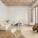 Excellent 3 Bedroom apartment with 42m² terrace for sale in Eixample Left, Barcelona 2