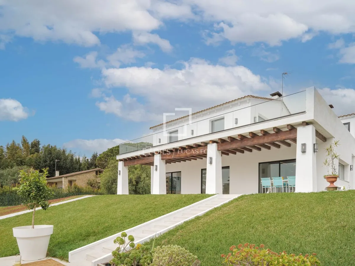 Unique property with 2 houses for sale in Sant Andreu de Llavaneres
