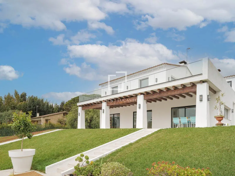 Unique property with 2 houses for sale in Sant Andreu de Llavaneres