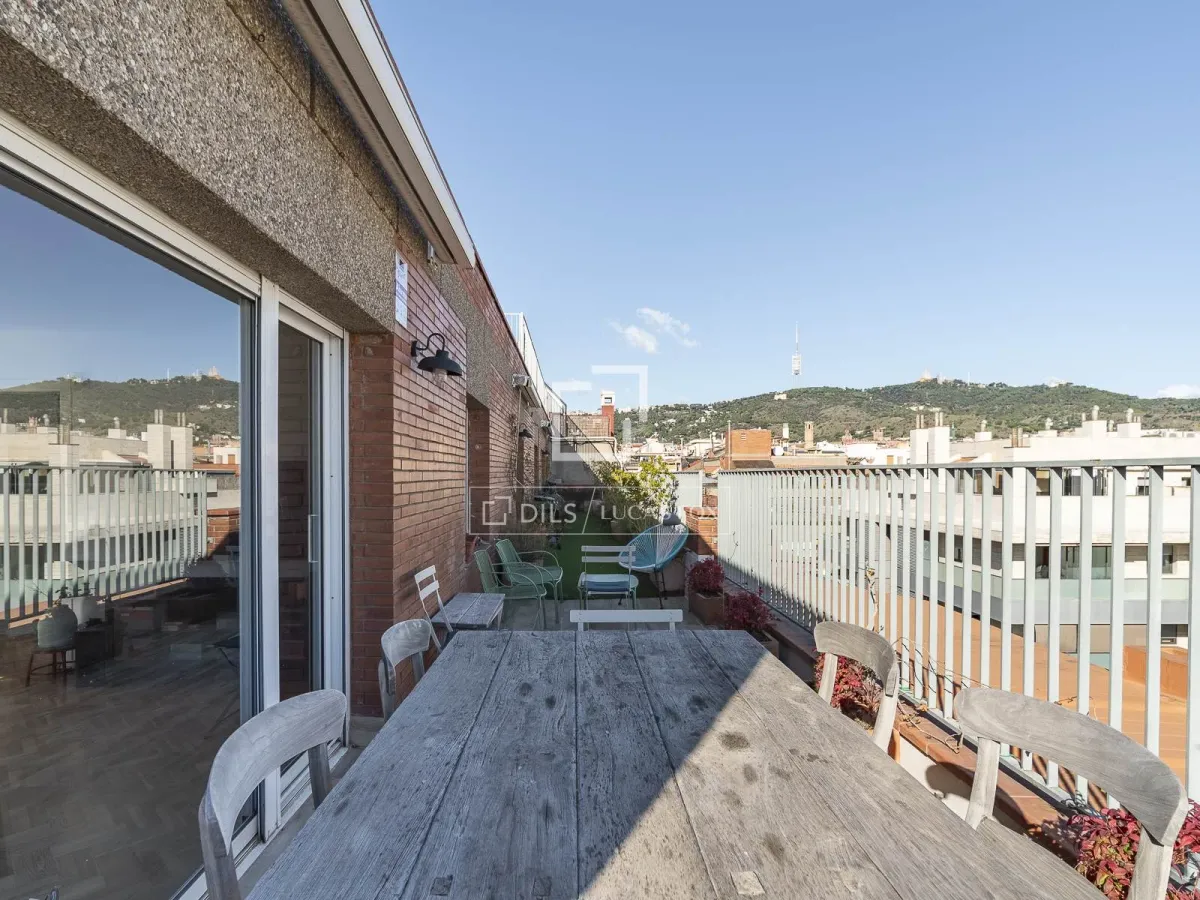 5 Bedroom penthouse with 160m² terrace for sale in Sarrià, Barcelona