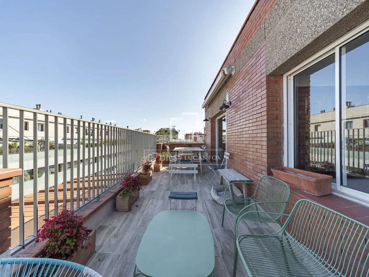 5 Bedroom penthouse with 160m² terrace for sale in Sarrià, Barcelona