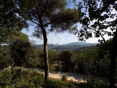 Excellent plot with 2,000m² garden for sale in Vallromanes, Barcelona