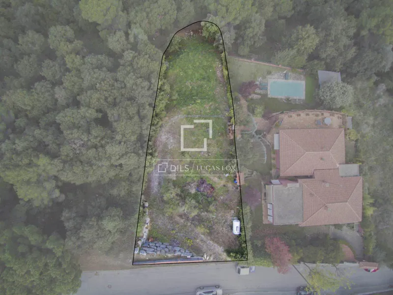 Excellent plot with 2,000m² garden for sale in Vallromanes, Barcelona