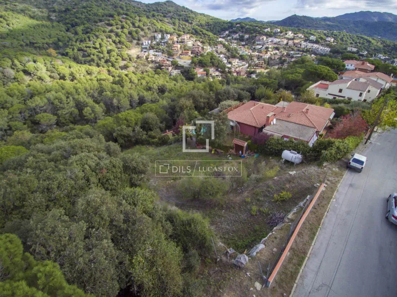 Excellent plot with 2,000m² garden for sale in Vallromanes, Barcelona