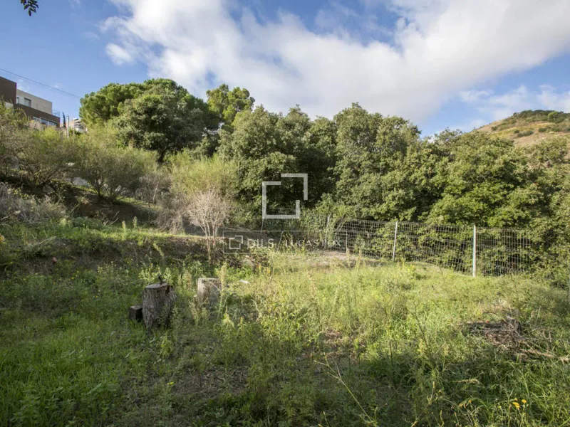 Excellent plot with 2,000m² garden for sale in Vallromanes, Barcelona