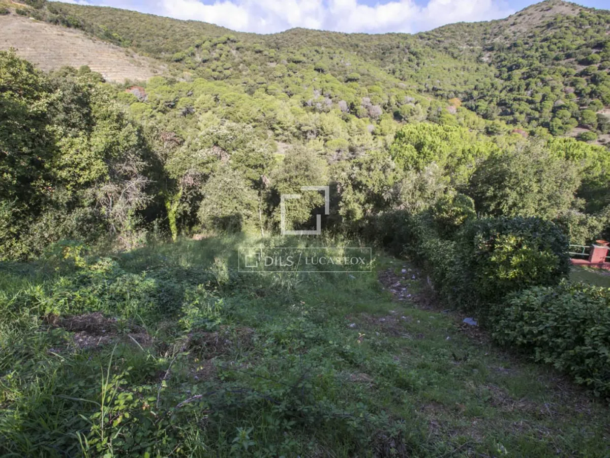 Excellent plot with 2,000m² garden for sale in Vallromanes, Barcelona