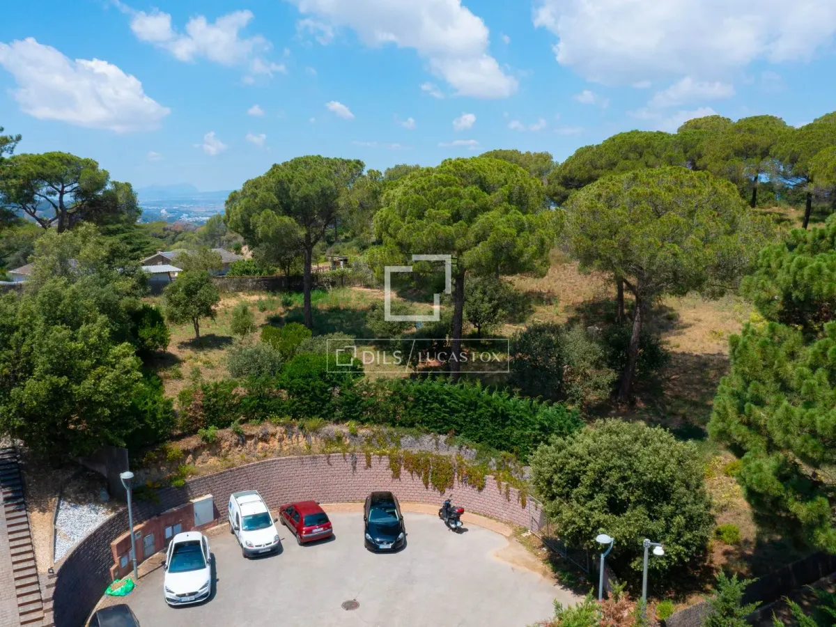 Excellent plot with 2,000m² garden for sale in Vallromanes, Barcelona