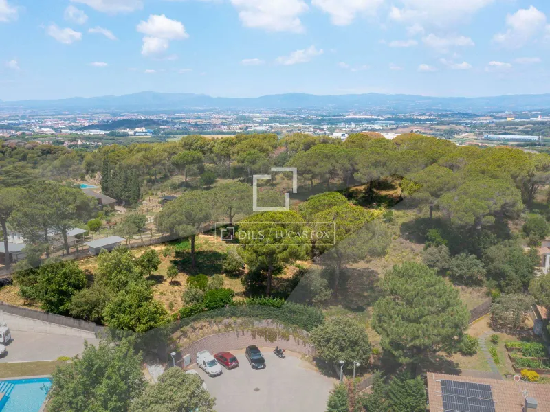 Excellent plot with 2,000m² garden for sale in Vallromanes, Barcelona