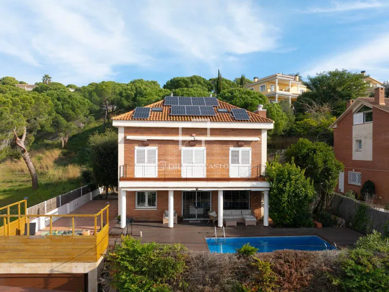 6-bedroom house with sea views and a swimming pool for sale in Teià