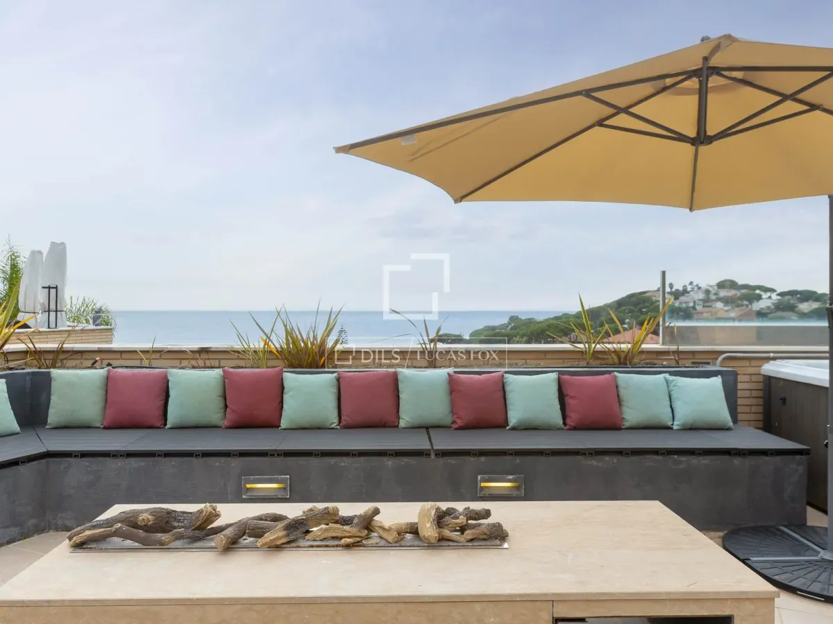 6-bedroom house with sea views and a swimming pool for sale in Teià