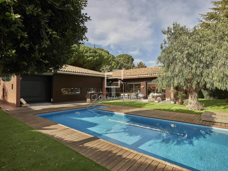 Excellent 5 Bedroom house / villa for sale in Sant Vicenç de Montalt, Barcelona