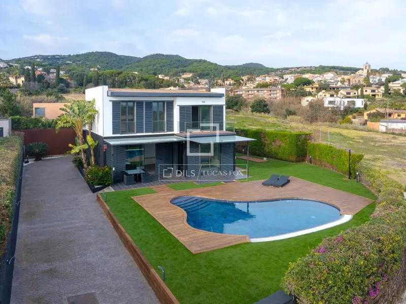 Excellent 5 Bedroom house / villa for sale in Sant Vicenç de Montalt, Barcelona