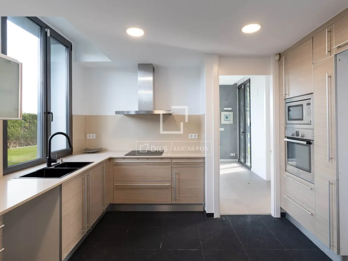 Excellent 5 Bedroom house / villa for sale in Sant Vicenç de Montalt, Barcelona