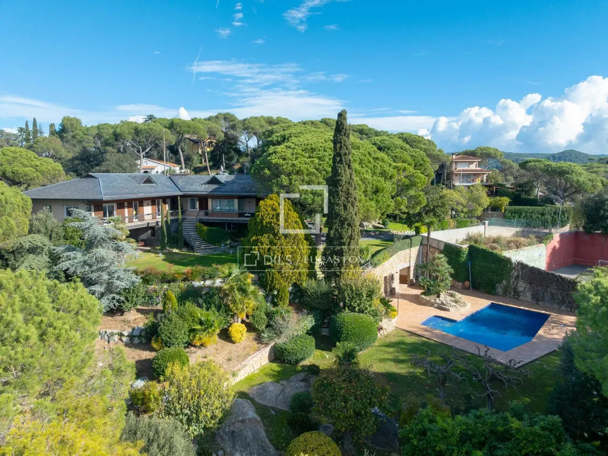 Elegant home for sale just a few minutes’ walk from the centre of La Roca del Vallès