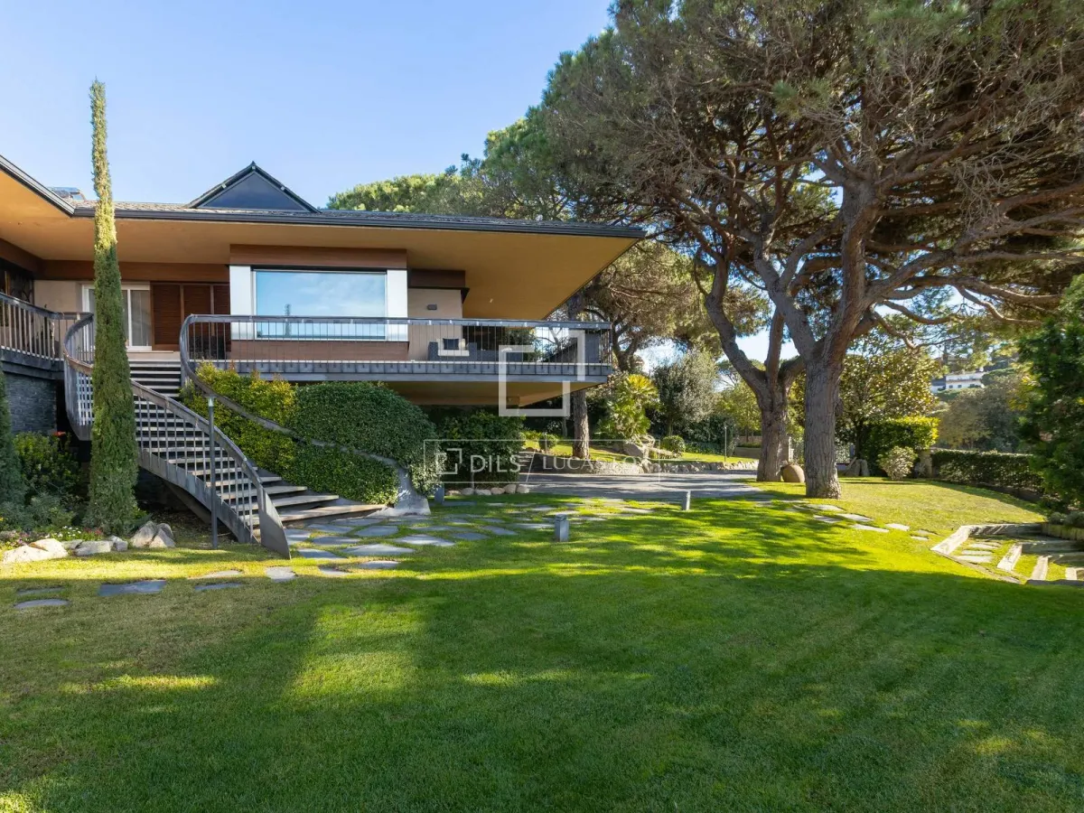 Elegant home for sale just a few minutes’ walk from the centre of La Roca del Vallès