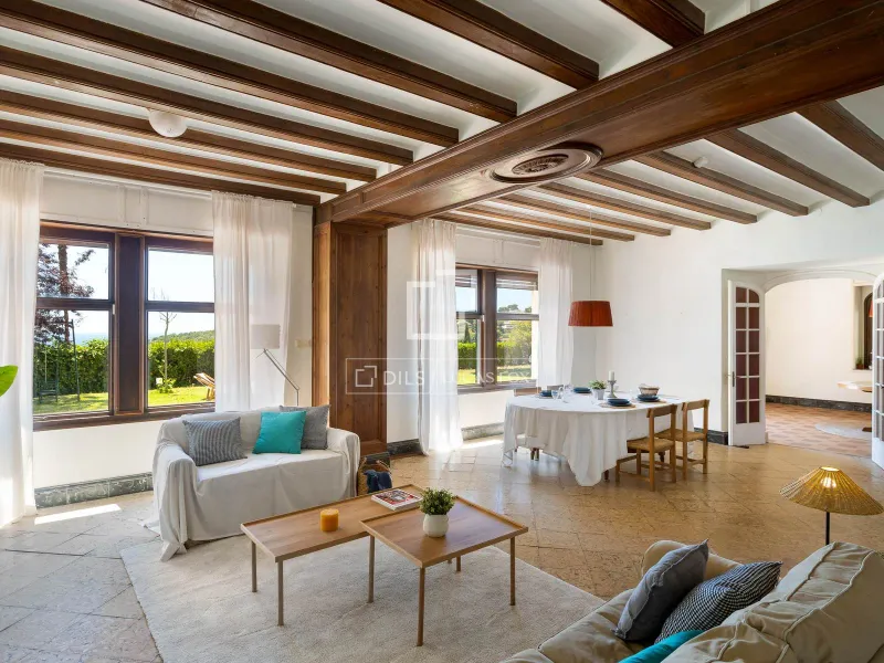 Elegant home for sale just a few minutes’ walk from the centre of La Roca del Vallès