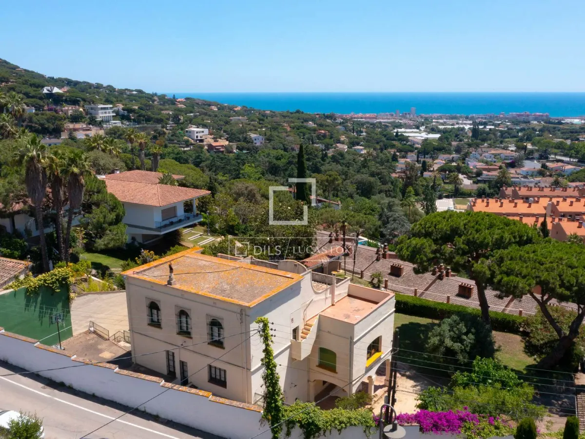 Elegant home for sale just a few minutes’ walk from the centre of La Roca del Vallès