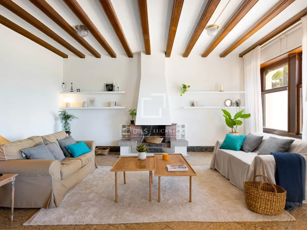 Elegant home for sale just a few minutes’ walk from the centre of La Roca del Vallès