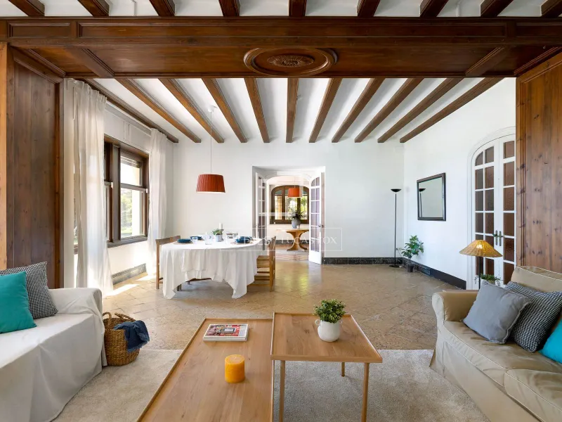 Elegant home for sale just a few minutes’ walk from the centre of La Roca del Vallès