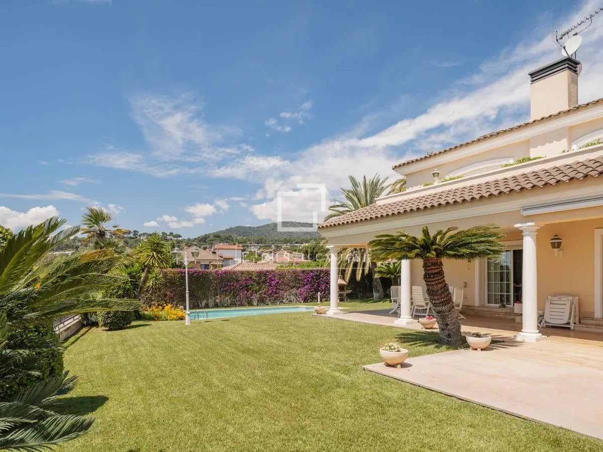 New build 4 Bedroom house / villa with 22m² terrace for sale in Vilassar de Dalt